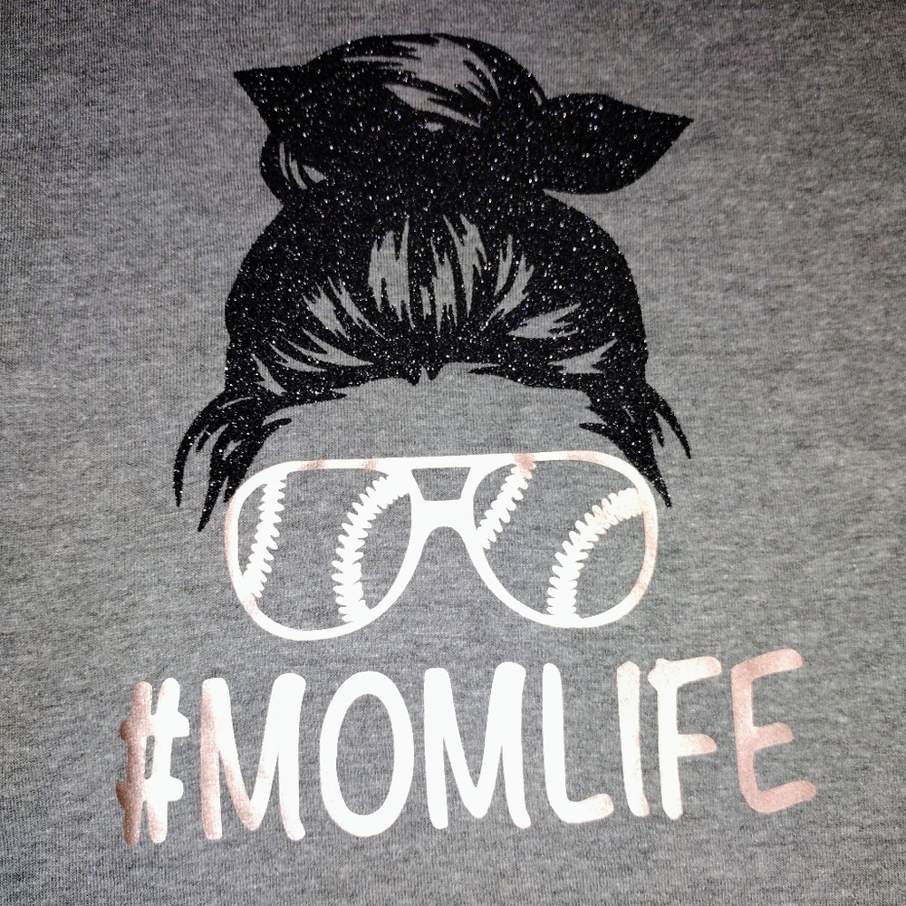 Customizable Tank Top/T-Shirt "Mom Life" (This one is medium)